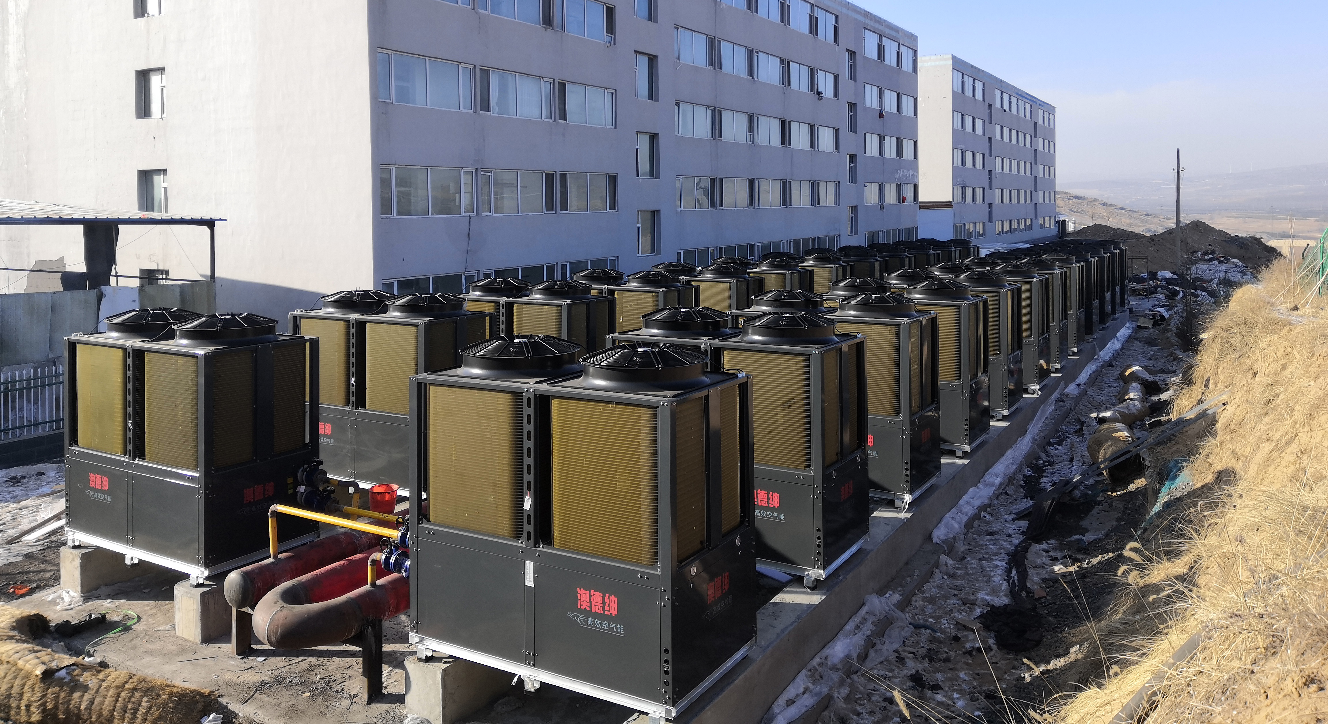 大型集中采暖解決方案-山西朔州平魯區(qū)茂華下梨園煤業(yè)6萬平米采暖項(xiàng)目（24臺(tái)50P）